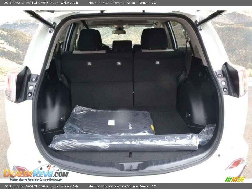 2018 Toyota RAV4 XLE AWD Super White / Ash Photo #8