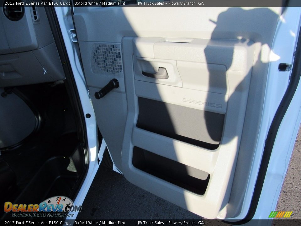 2013 Ford E Series Van E150 Cargo Oxford White / Medium Flint Photo #21