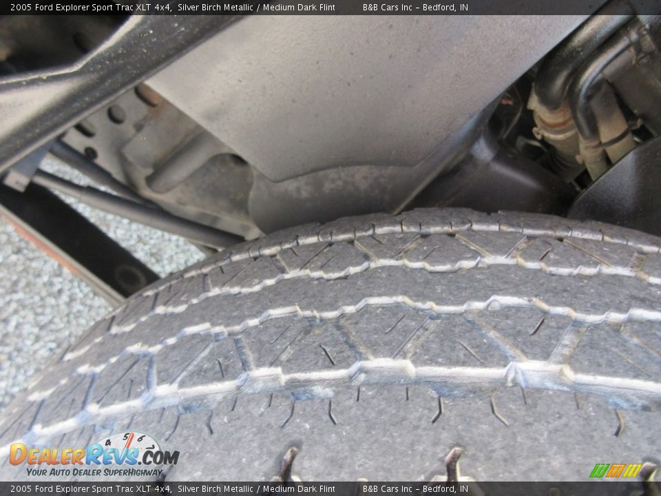 2005 Ford Explorer Sport Trac XLT 4x4 Silver Birch Metallic / Medium Dark Flint Photo #10