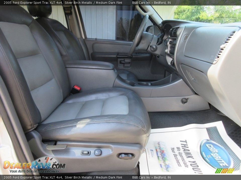 2005 Ford Explorer Sport Trac XLT 4x4 Silver Birch Metallic / Medium Dark Flint Photo #24