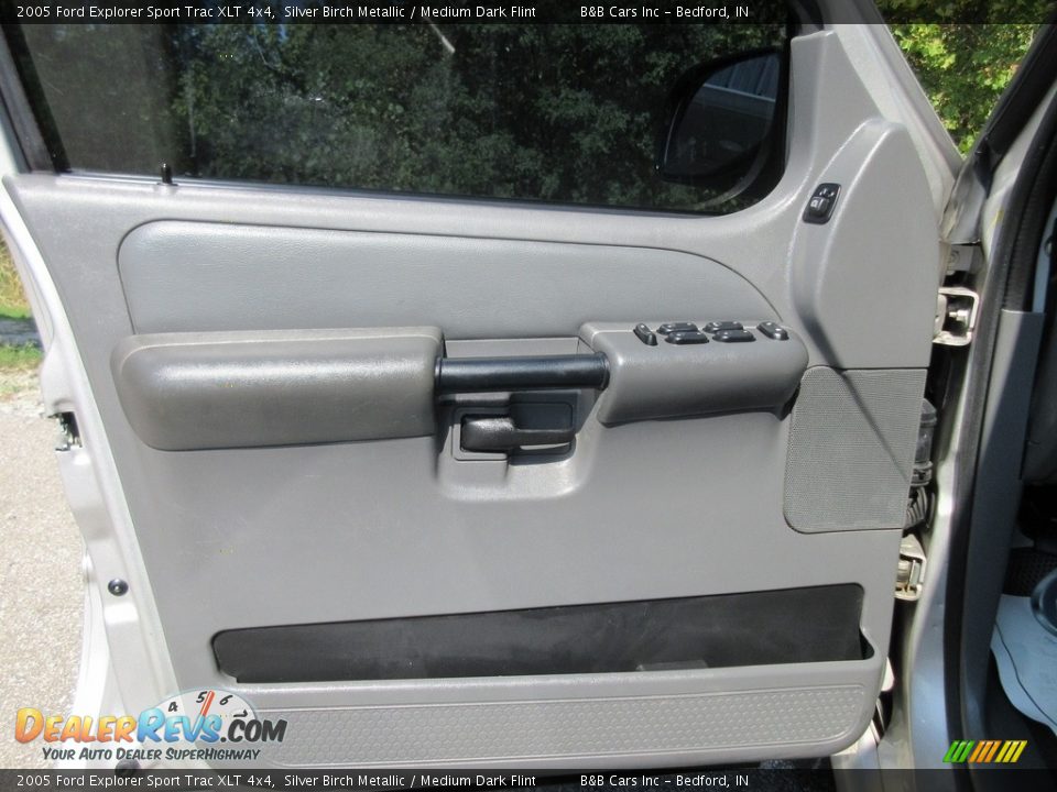 2005 Ford Explorer Sport Trac XLT 4x4 Silver Birch Metallic / Medium Dark Flint Photo #26