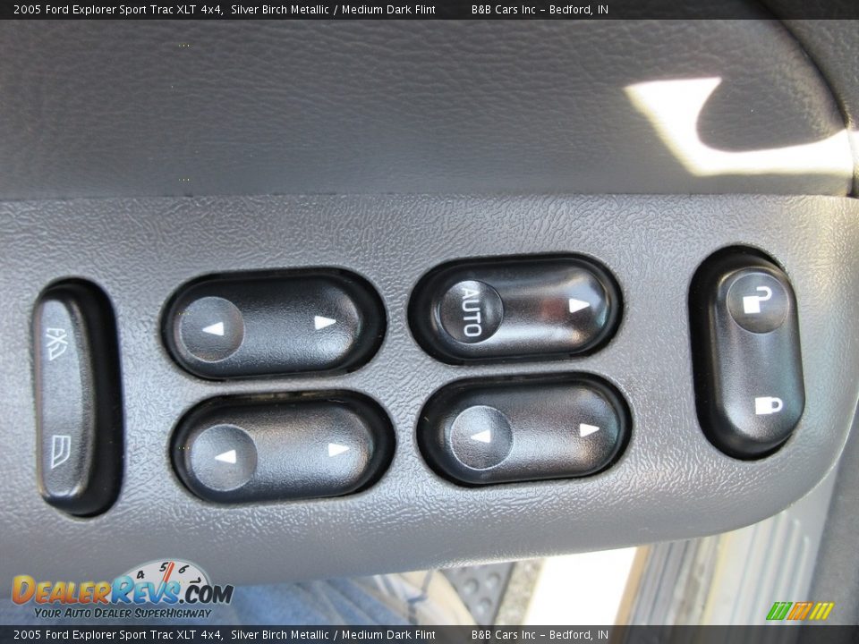 2005 Ford Explorer Sport Trac XLT 4x4 Silver Birch Metallic / Medium Dark Flint Photo #27