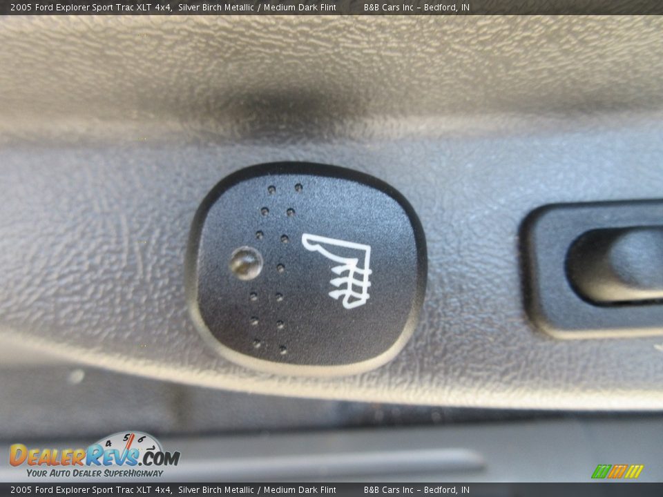 2005 Ford Explorer Sport Trac XLT 4x4 Silver Birch Metallic / Medium Dark Flint Photo #33