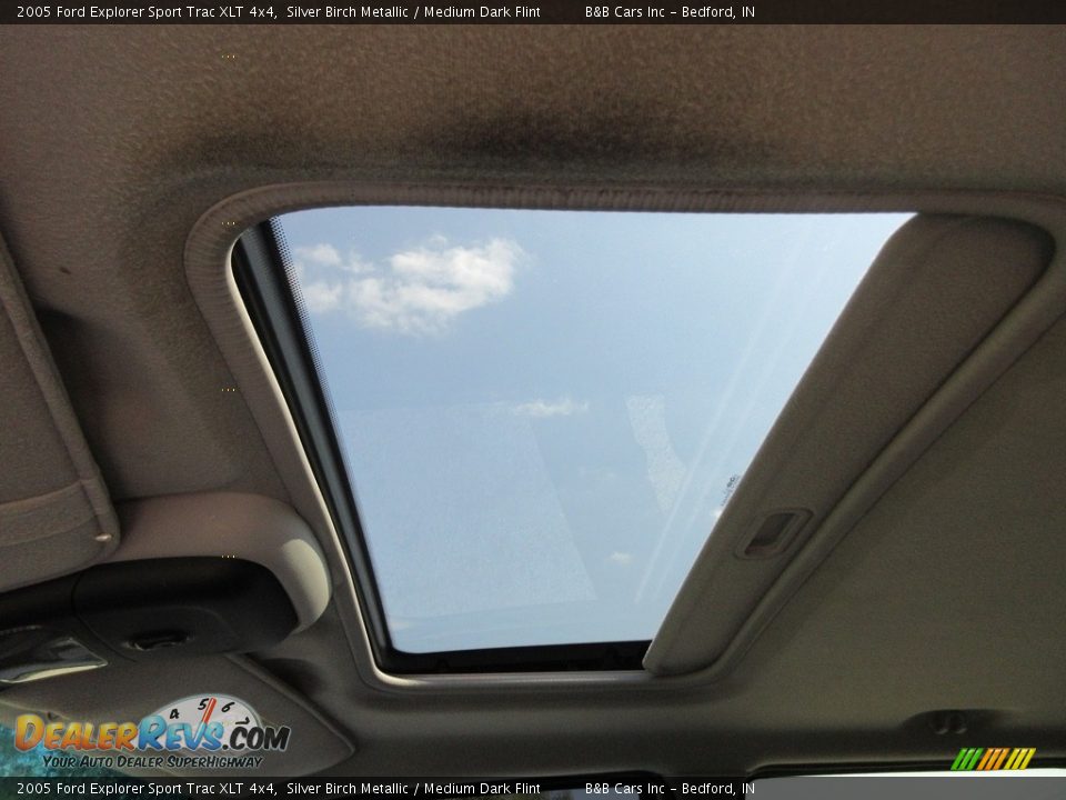 2005 Ford Explorer Sport Trac XLT 4x4 Silver Birch Metallic / Medium Dark Flint Photo #34