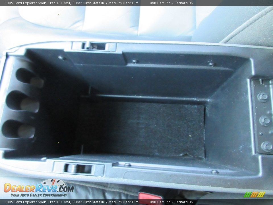 2005 Ford Explorer Sport Trac XLT 4x4 Silver Birch Metallic / Medium Dark Flint Photo #36