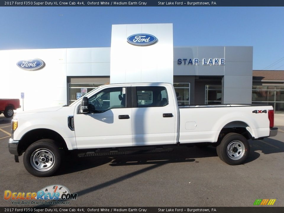 2017 Ford F350 Super Duty XL Crew Cab 4x4 Oxford White / Medium Earth Gray Photo #1