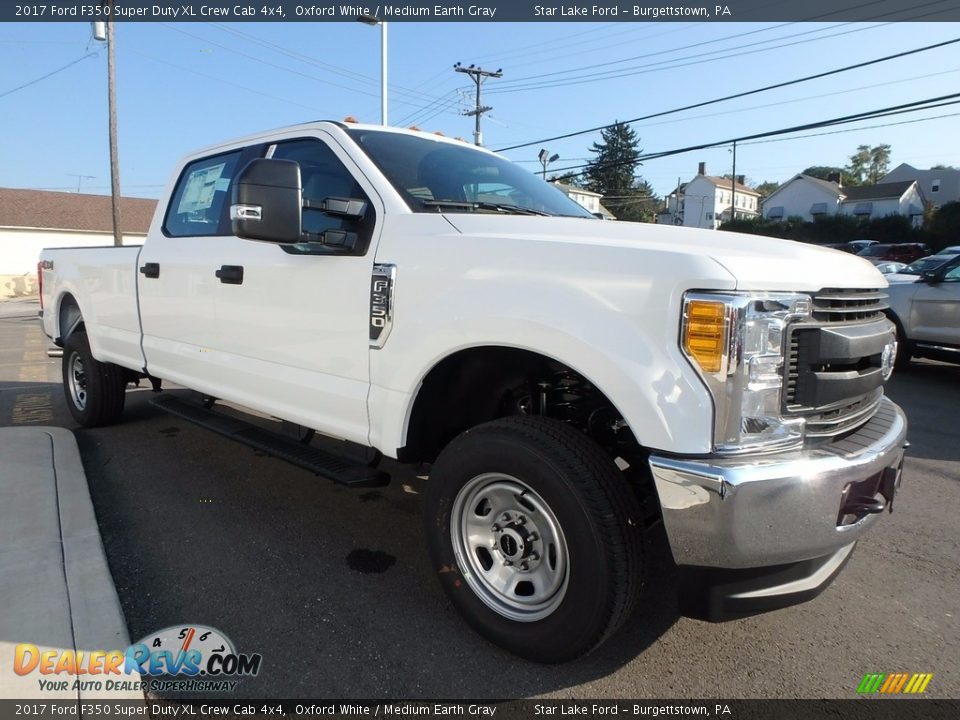 2017 Ford F350 Super Duty XL Crew Cab 4x4 Oxford White / Medium Earth Gray Photo #3