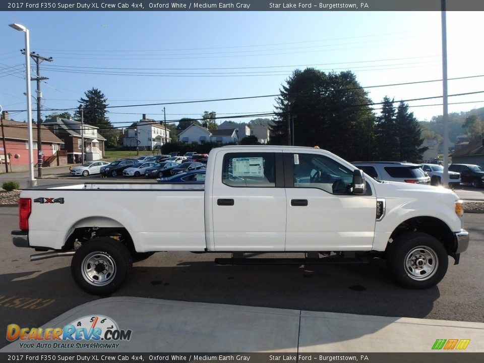 2017 Ford F350 Super Duty XL Crew Cab 4x4 Oxford White / Medium Earth Gray Photo #4