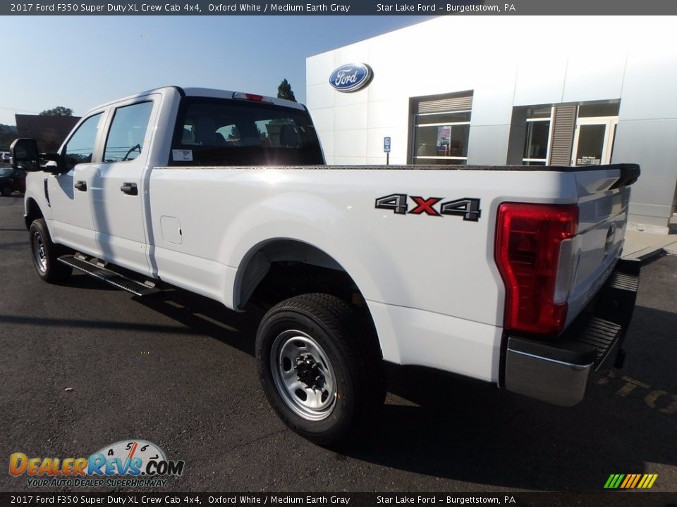 2017 Ford F350 Super Duty XL Crew Cab 4x4 Oxford White / Medium Earth Gray Photo #8