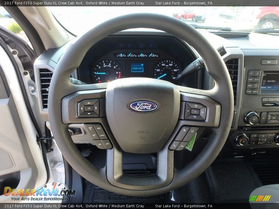 2017 Ford F350 Super Duty XL Crew Cab 4x4 Oxford White / Medium Earth Gray Photo #16