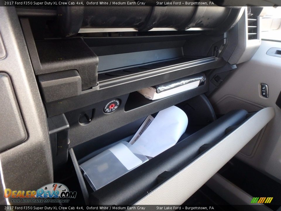 2017 Ford F350 Super Duty XL Crew Cab 4x4 Oxford White / Medium Earth Gray Photo #20