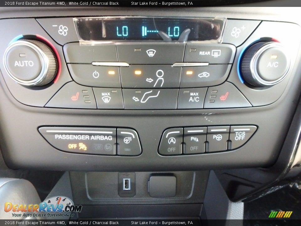 Controls of 2018 Ford Escape Titanium 4WD Photo #18