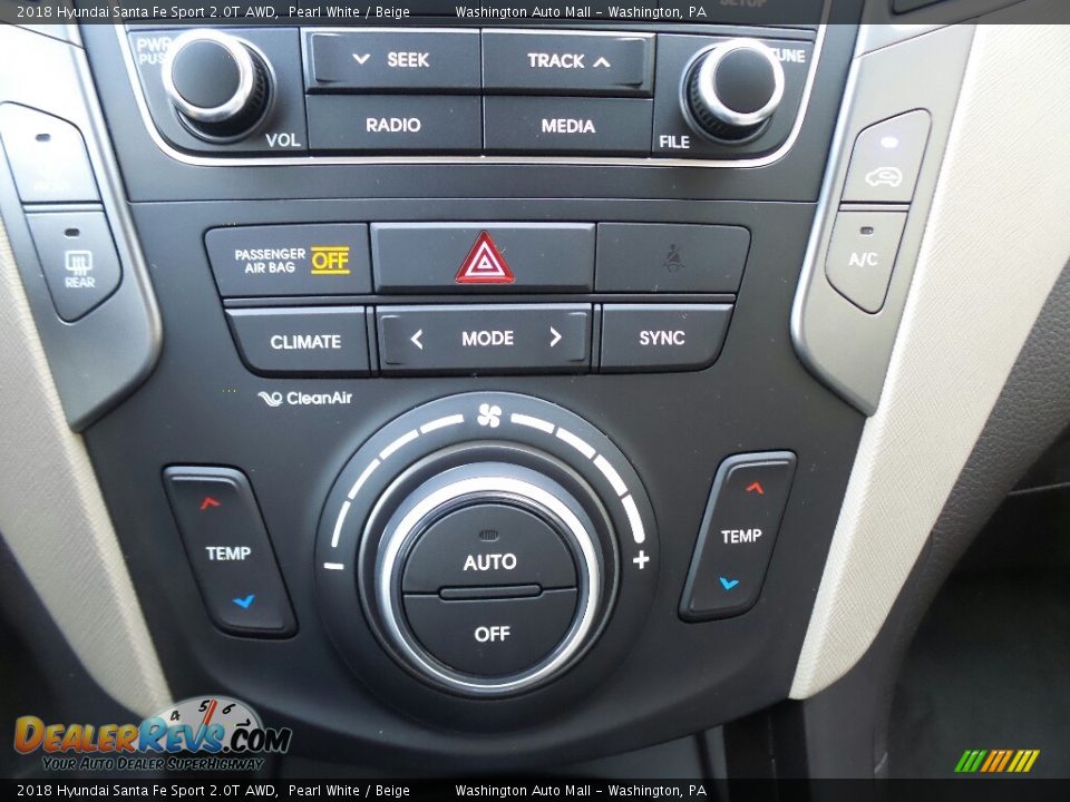 Controls of 2018 Hyundai Santa Fe Sport 2.0T AWD Photo #31