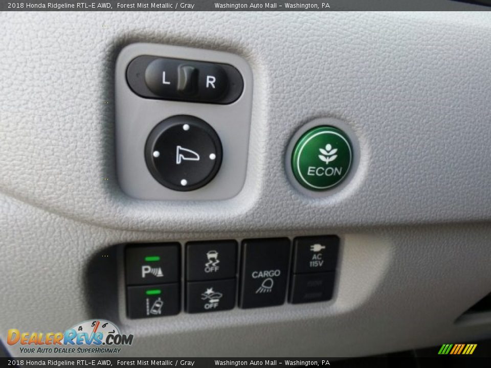 Controls of 2018 Honda Ridgeline RTL-E AWD Photo #17