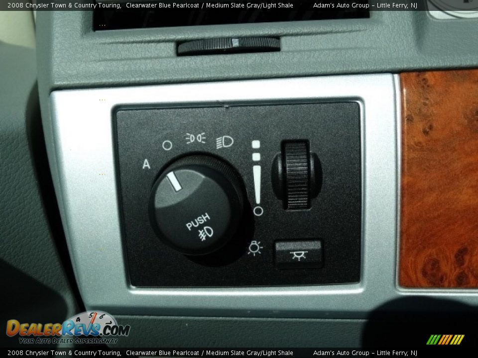 2008 Chrysler Town & Country Touring Clearwater Blue Pearlcoat / Medium Slate Gray/Light Shale Photo #17