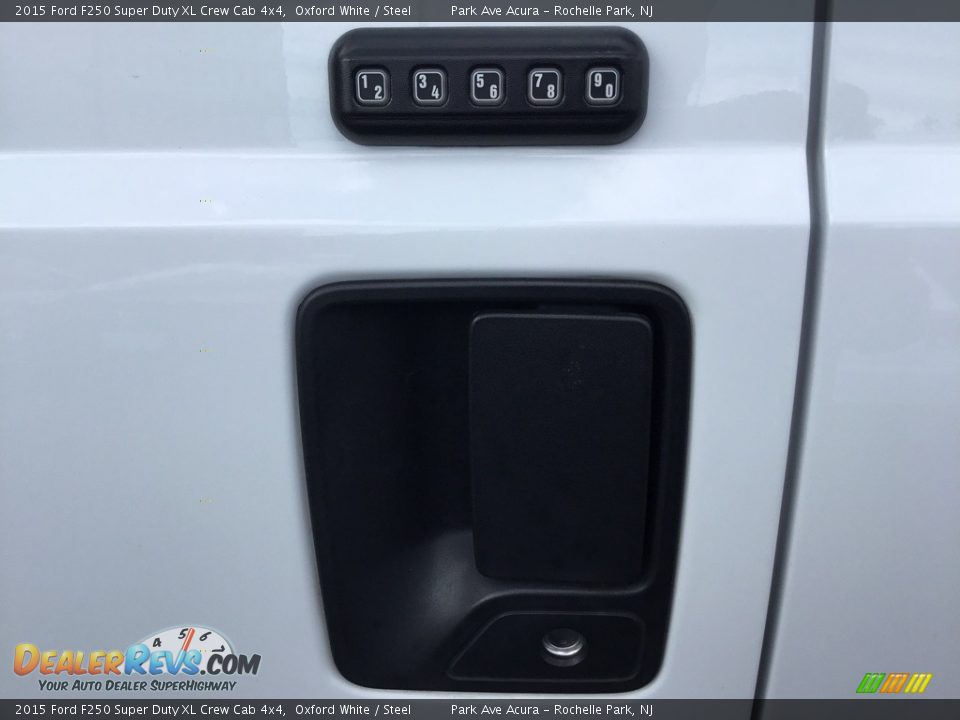 2015 Ford F250 Super Duty XL Crew Cab 4x4 Oxford White / Steel Photo #8
