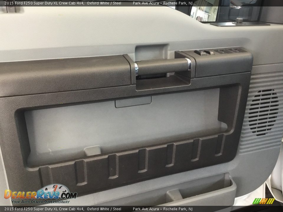 2015 Ford F250 Super Duty XL Crew Cab 4x4 Oxford White / Steel Photo #9