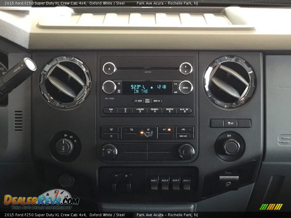 2015 Ford F250 Super Duty XL Crew Cab 4x4 Oxford White / Steel Photo #14
