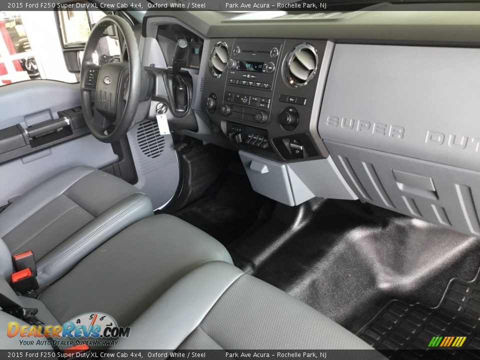 2015 Ford F250 Super Duty XL Crew Cab 4x4 Oxford White / Steel Photo #26
