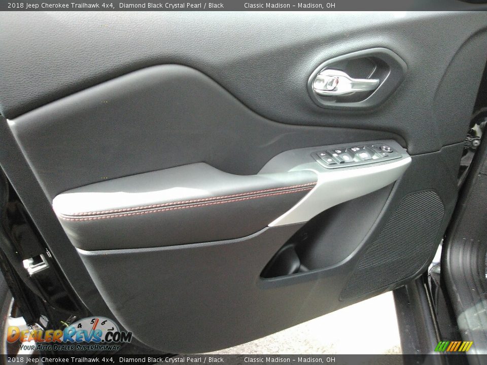 2018 Jeep Cherokee Trailhawk 4x4 Diamond Black Crystal Pearl / Black Photo #3