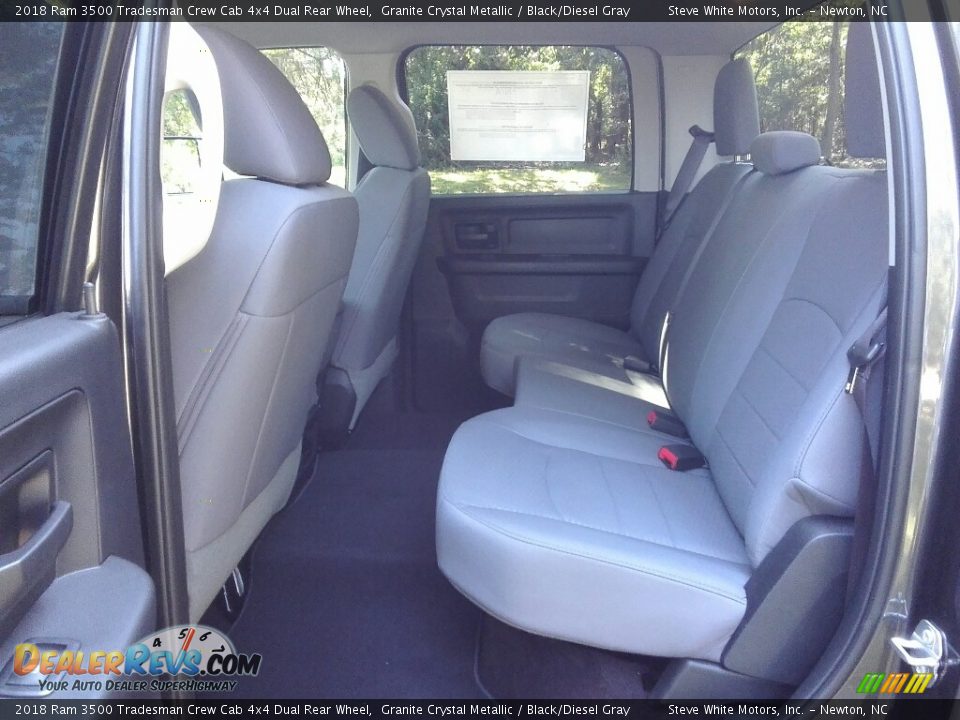 2018 Ram 3500 Tradesman Crew Cab 4x4 Dual Rear Wheel Granite Crystal Metallic / Black/Diesel Gray Photo #10