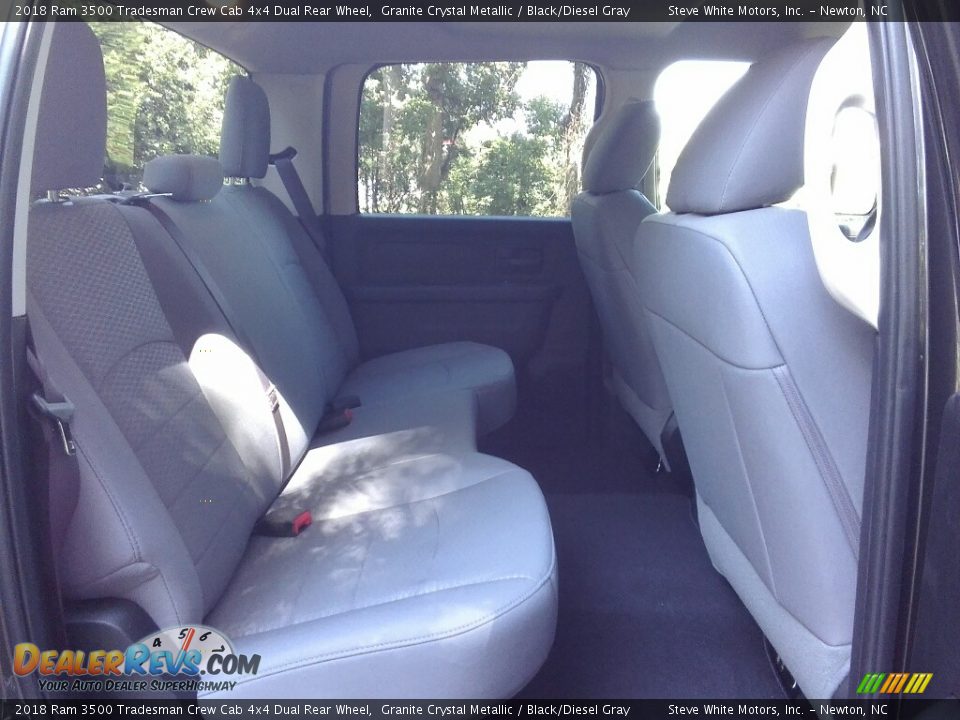 2018 Ram 3500 Tradesman Crew Cab 4x4 Dual Rear Wheel Granite Crystal Metallic / Black/Diesel Gray Photo #12