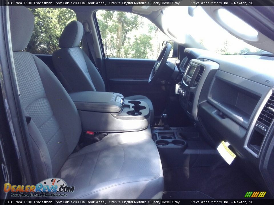 2018 Ram 3500 Tradesman Crew Cab 4x4 Dual Rear Wheel Granite Crystal Metallic / Black/Diesel Gray Photo #13