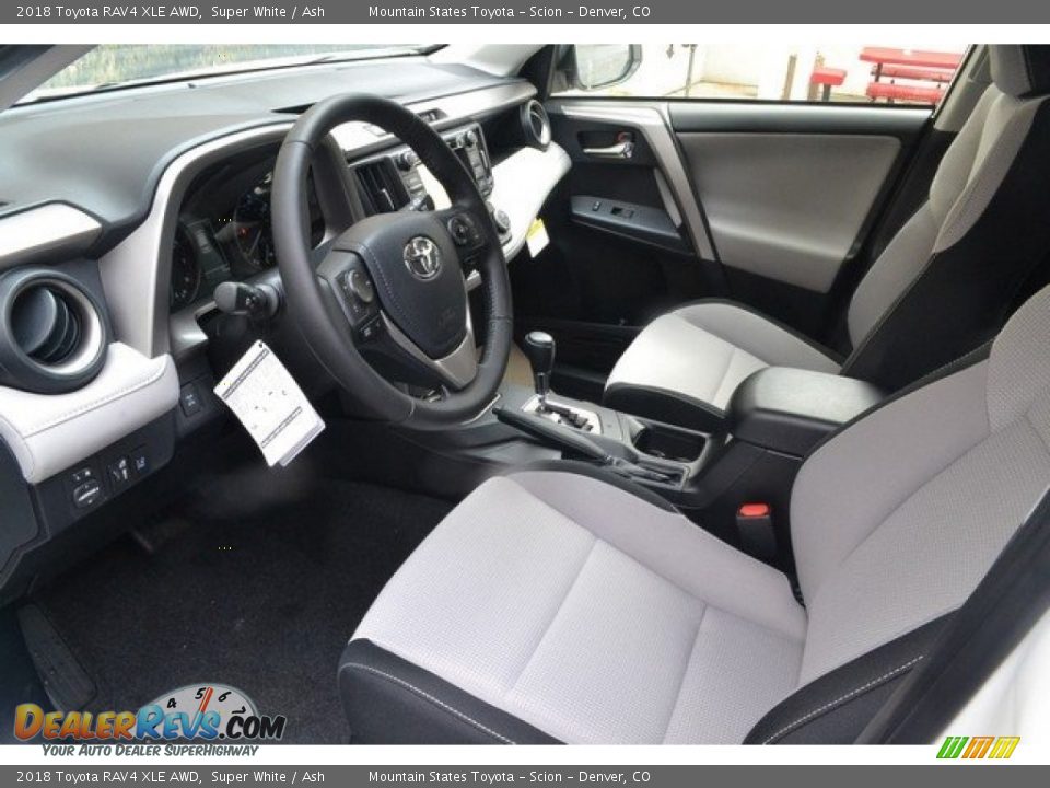 Ash Interior - 2018 Toyota RAV4 XLE AWD Photo #5