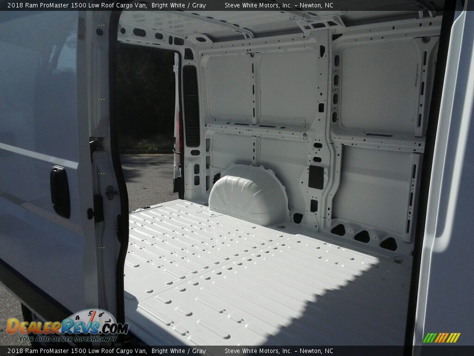 2018 Ram ProMaster 1500 Low Roof Cargo Van Bright White / Gray Photo #24