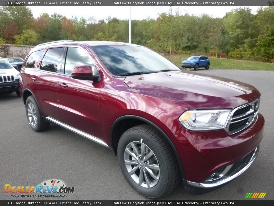 Front 3/4 View of 2018 Dodge Durango SXT AWD Photo #7