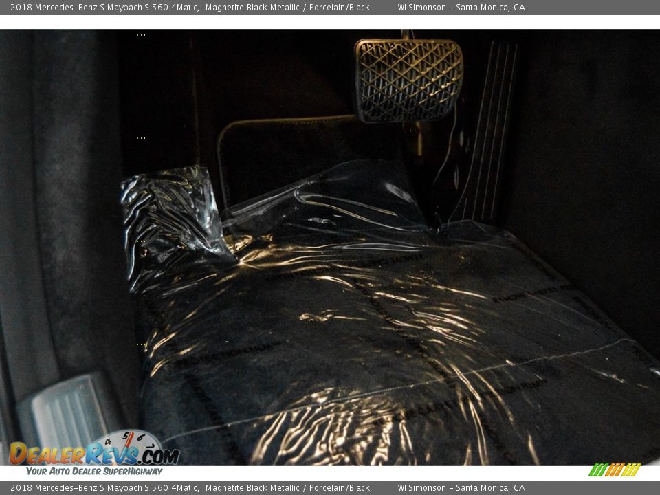 2018 Mercedes-Benz S Maybach S 560 4Matic Magnetite Black Metallic / Porcelain/Black Photo #25