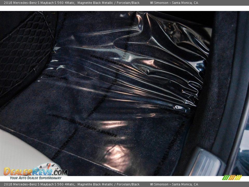 2018 Mercedes-Benz S Maybach S 560 4Matic Magnetite Black Metallic / Porcelain/Black Photo #30