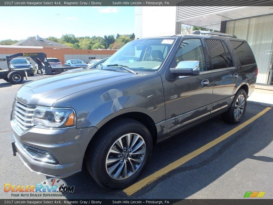 Front 3/4 View of 2017 Lincoln Navigator Select 4x4 Photo #1