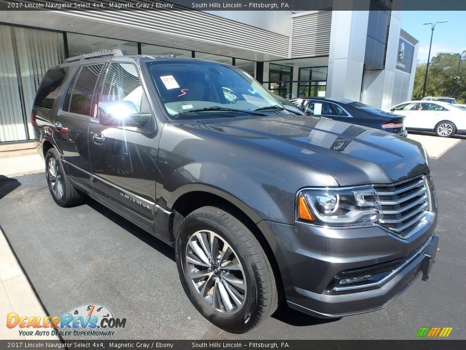 Front 3/4 View of 2017 Lincoln Navigator Select 4x4 Photo #5