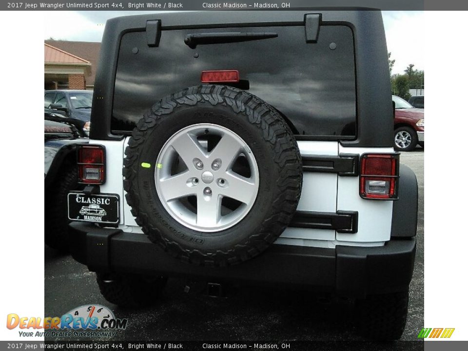 2017 Jeep Wrangler Unlimited Sport 4x4 Bright White / Black Photo #3