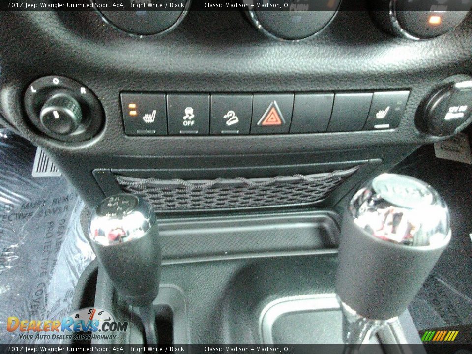 2017 Jeep Wrangler Unlimited Sport 4x4 Bright White / Black Photo #10