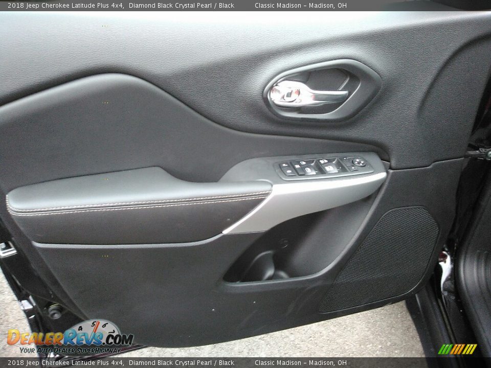 2018 Jeep Cherokee Latitude Plus 4x4 Diamond Black Crystal Pearl / Black Photo #3