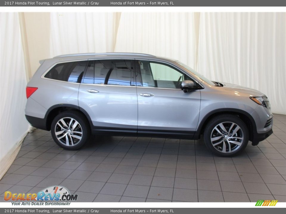 2017 Honda Pilot Touring Lunar Silver Metallic / Gray Photo #4