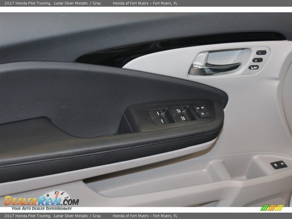 2017 Honda Pilot Touring Lunar Silver Metallic / Gray Photo #9