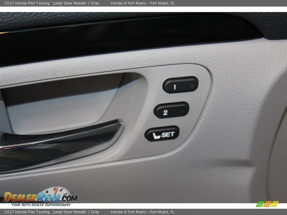 2017 Honda Pilot Touring Lunar Silver Metallic / Gray Photo #10