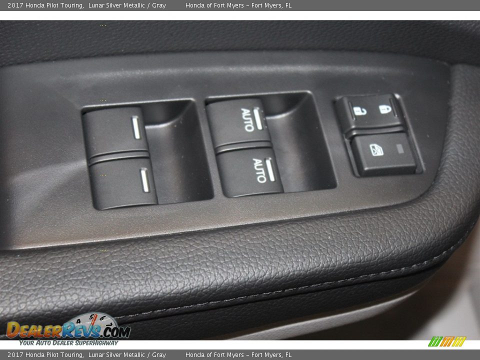 2017 Honda Pilot Touring Lunar Silver Metallic / Gray Photo #11