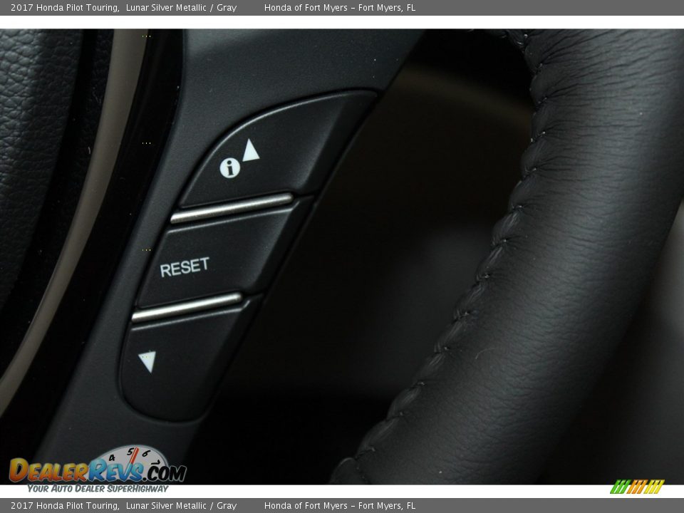 2017 Honda Pilot Touring Lunar Silver Metallic / Gray Photo #18