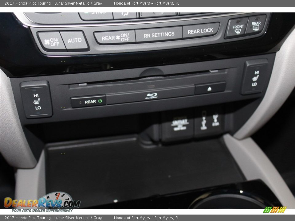 2017 Honda Pilot Touring Lunar Silver Metallic / Gray Photo #24