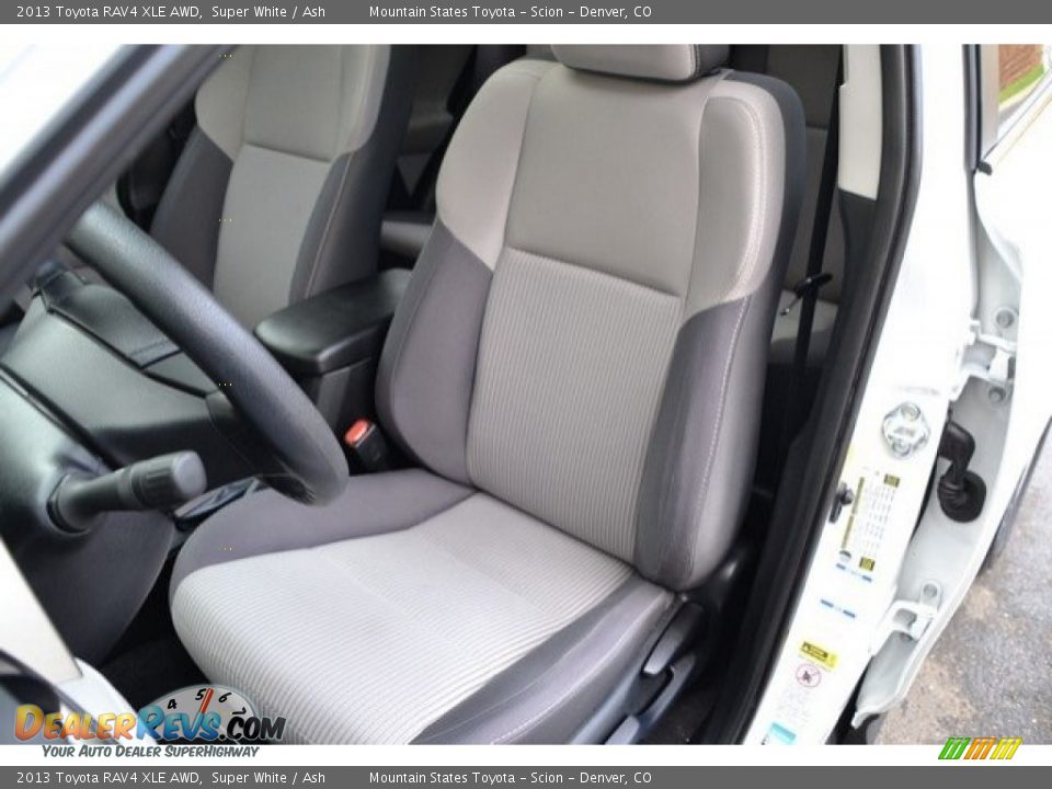 2013 Toyota RAV4 XLE AWD Super White / Ash Photo #12