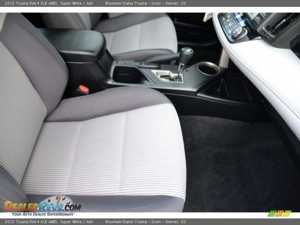2013 Toyota RAV4 XLE AWD Super White / Ash Photo #18