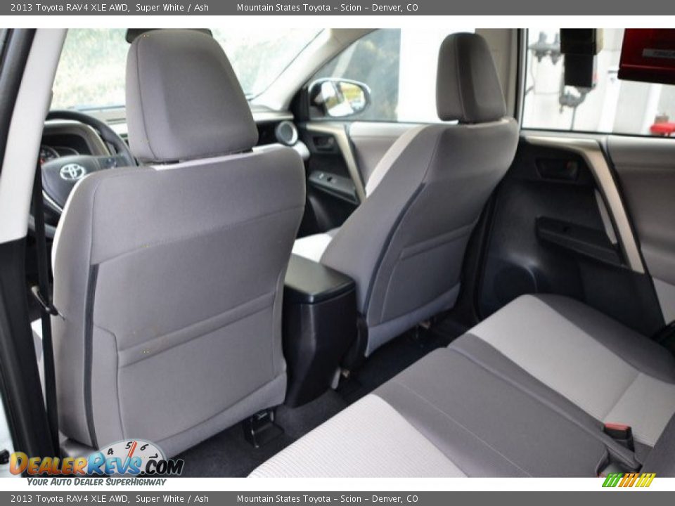 2013 Toyota RAV4 XLE AWD Super White / Ash Photo #20