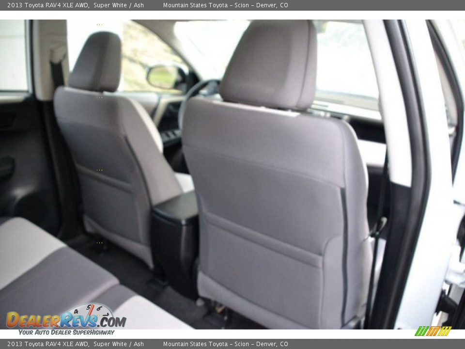 2013 Toyota RAV4 XLE AWD Super White / Ash Photo #22