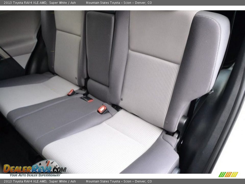 2013 Toyota RAV4 XLE AWD Super White / Ash Photo #23