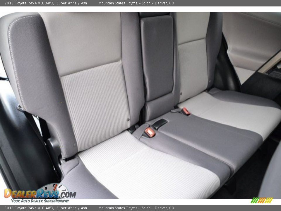 2013 Toyota RAV4 XLE AWD Super White / Ash Photo #24