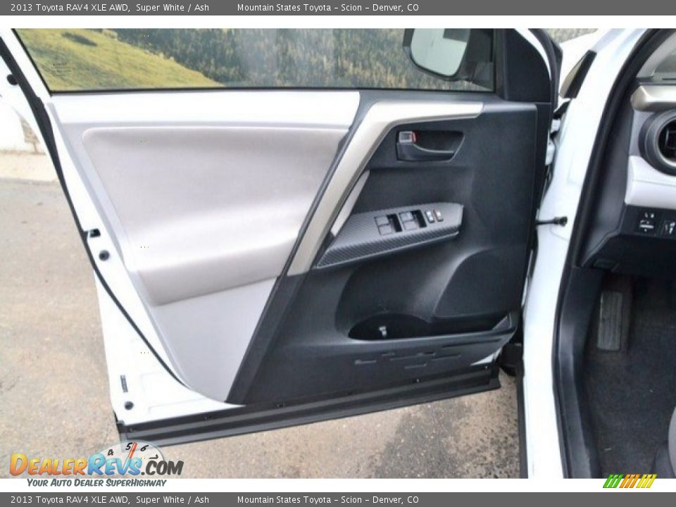 2013 Toyota RAV4 XLE AWD Super White / Ash Photo #25
